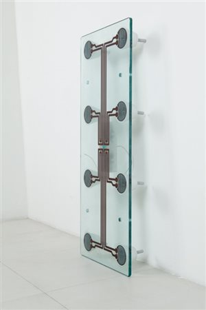 NANDA VIGO Un tavolino, pezzo unico, circa 1970. Ottone, ottone cromato,...