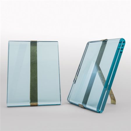 FONTANA ARTE Due portaritratti "1370/1", circa 1955. Cristalli molati con...