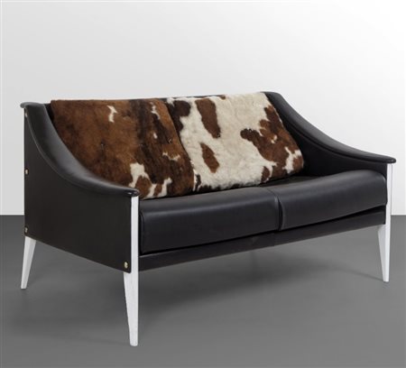 GIO PONTI Un divano "Dezza" per POLTRONA FRAU, 1965. Legno di faggio...