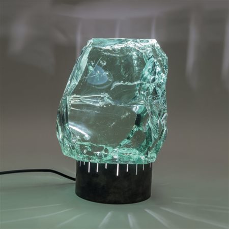 MAX INGRANDUna lampada da tavolo per SAINT GOBAIN, anni "60. Ottone nichelato...