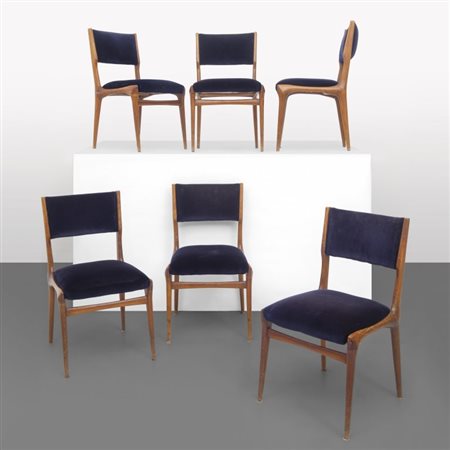 UN INSIEME DI SEI SEDIE, anni "50. Legno di olmo, imbottiture rivestite in...