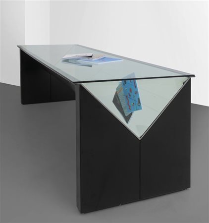 CLAUDIO SALOCCHI Un tavolo "Napoleone" per SORMANI, 1972. Legno laccato,...