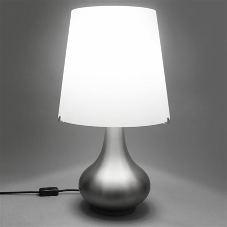 MAX INGRANDUna lampada da tavolo "2344" per FONTANA ARTE, 1964. ottone...