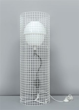 GINO SARFATTI Una lampada da terra "1102" per ARTELUCE, 1971. Rete di acciaio...