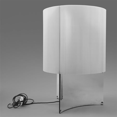 MASSIMO VIGNELLI Una lampada da tavolo "526/g" per ARTELUCE, 1965. Metallo...