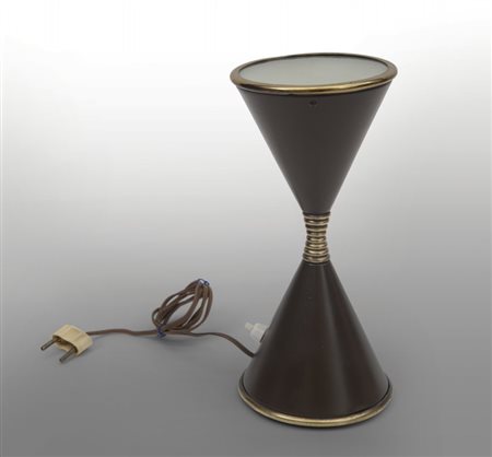 ARREDOLUCE Una lampada da tavolo, anni '50. Ottone, ottone laccato, vetro...