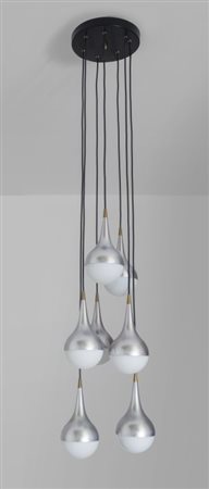 STILNOVO Un lampadario, anni '60. Alluminio laccato, ottone, alluminio...