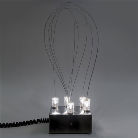 GRUPPO A.R.D.I.T.I. Una lampada da tavolo "BT 2" per NUCLEO SORMANI,...