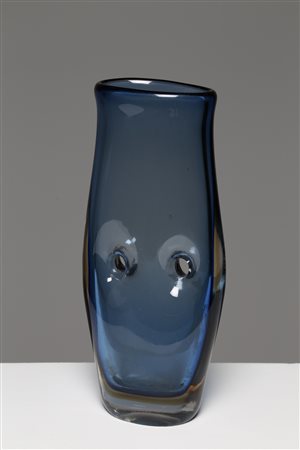 BIANCONI FULVIO (1915 - 1996) Vaso forato sommerso in vetro di murano, prod....