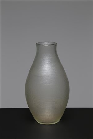 SCARPA CARLO (1906 - 1978) Importante vaso in vetro battuto, presente firma...