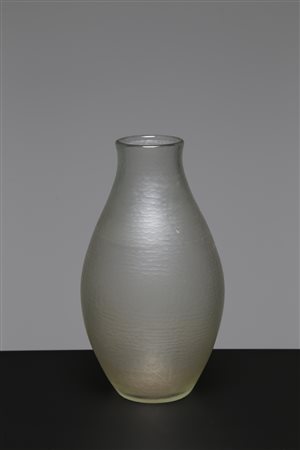 SCARPA CARLO (1906 - 1978) Importante vaso in vetro battuto, presente firma...