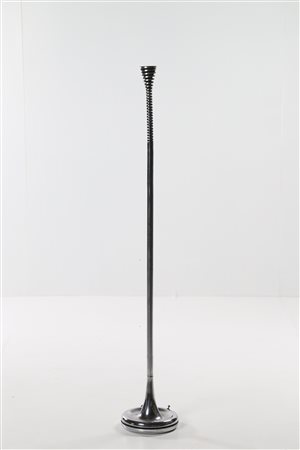 PERUZZI RIVA ELEONORE (n. 1939) Lampada da terra in acciaio cromato D 901....