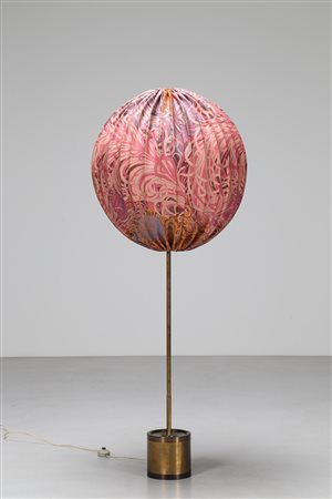 JAKOBSSON HANS-AGNE Piantana con paralume in stoffa stampata 1960. Ottone e...