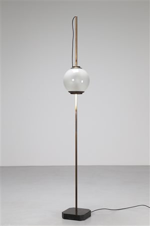CACCIA DOMINIONI LUIGI (n. 1913) Lampada da terra LTE10 con globo in vetro...