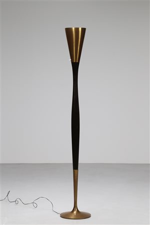 INGRAND MAX (1908 - 1969) Lampada da terra in ottone e legno laccato nero...