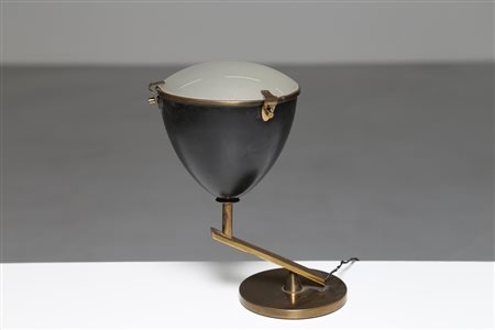 ARREDOLUCE Attrib. Lampada da tavolo in metallo laccato, ottone e vetro, 1950...