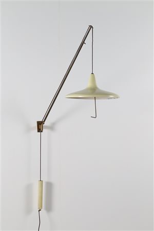 STILNOVO Lampada a braccio da muro con saliscendi, 1950. Ottone e metallo...