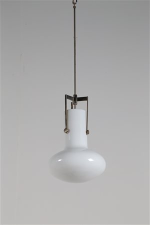 GARDELLA IGNAZIO (1905 - 1999) Lampadario in metallo laccato e vetro opalino,...