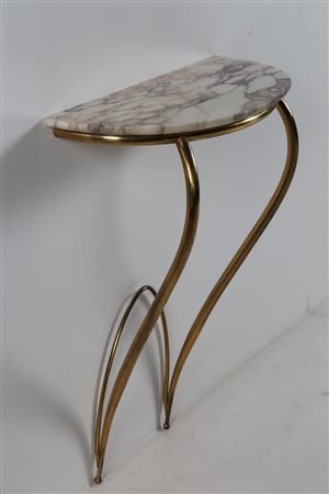 RAVA CARLO ENRICO (1903 - 1986) Consolle in ottone lucido, piano in marmo....