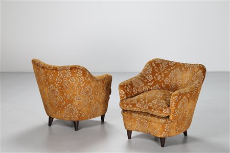 PONTI GIO' (1891 - 1979) Coppia poltrone in tessuto giallo ocra a fiori con...