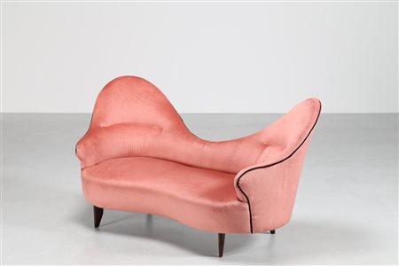 PESTALOZZA GIOVANNI Divano con gobbe in tessuto e legno, 1940. Bib. Domus...