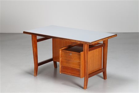 PONTI GIO' (1891 - 1979) Scrivania in legno di mogano e formica prodotto da...