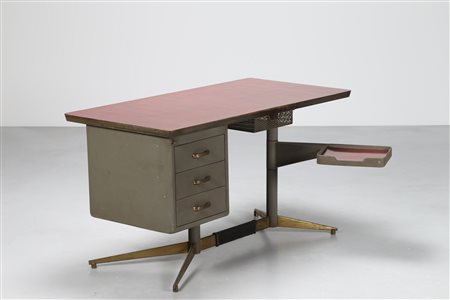 GIO PONTI E RINALDI GASTONE Scrivania in metallo, ottone, legno e formica....