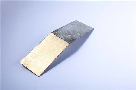 VITA ALBERTA (n. 1956) Spilla Tracce. 2007. Argento satinato e dorato. Cm...