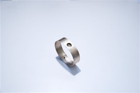 VITA ALBERTA (n. 1956) Bracciale Movimento piccolo. Argento satinato e quarzo...