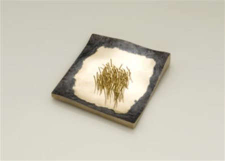 REVEANE PIERGIULIANO (n. 1943) Spilla Grano. 2006. Oro bianco e giallo con...