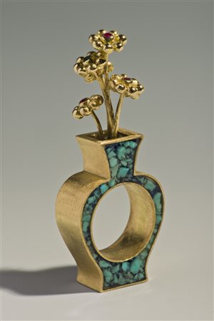 DI CIAULA FRANCESCA (n. 1960) Anello Vaso di fiori. 2006. Oro giallo, lapis...