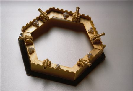 REVEANE PIERGIULIANO (n. 1943) Bracciale Secessione. 1984. Oro giallo e rame...