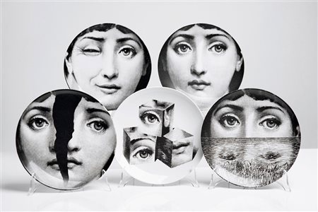 PIERO FORNASETTI Milano 1913 - 1988 LOTTO DI 05 PIATTI IN CERAMICA,...