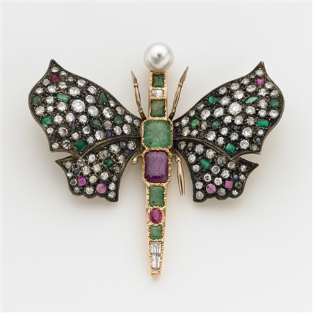 Spilla a guisa di farfalla in oro giallo e argento ornata da diamanti,...