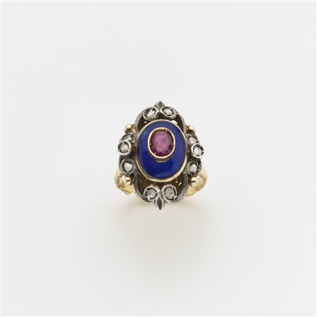 Anello in oro giallo e argento con smalto guilloche blu, diamanti irregolari...