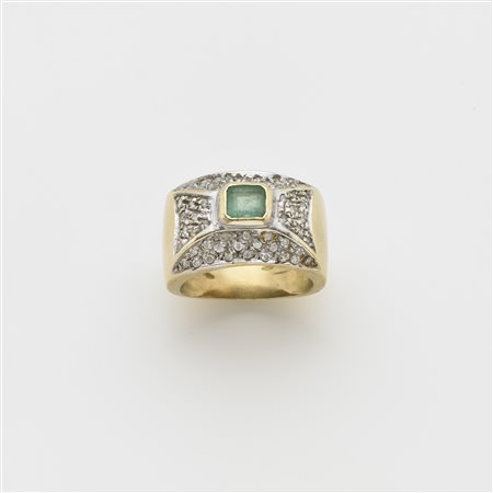 Anello in oro giallo e bianco con pavÈ di diamanti e smeraldo ottagonale g....