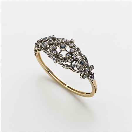 Bangle in oro giallo e bianco con diamanti mezza rosetta e zaffiri rotondi g....
