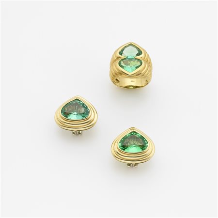 Demi-parure anello ed orecchini a lobo in oro giallo con pietre verdi g....