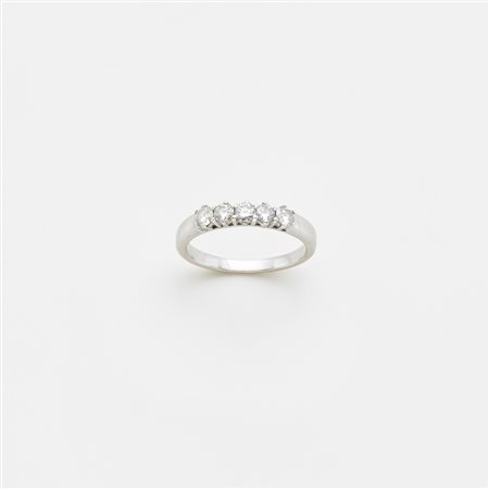 Fedina in oro bianco con cinque diamanti rotondi taglio a brillante per ct...