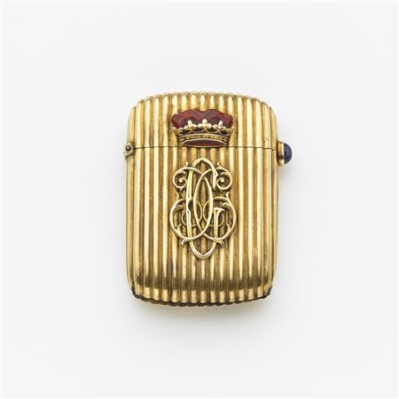 Porta-accendino in oro giallo con lettere in rilievo DGG e intrecciate,...