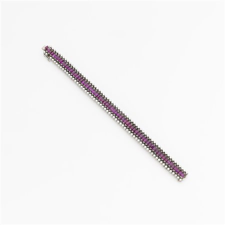 Bracciale in platino con diamanti rotondi taglio a brillante e rubini navette...