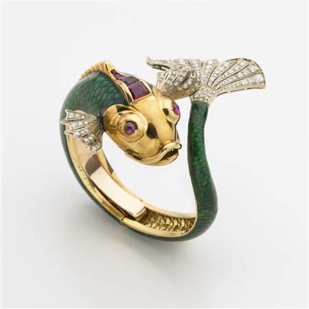 Bracciale rigido con aperura a scatto in oro giallo e bianco a guisa di pesce...