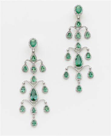 Orecchini pendenti con perno e clips in oro bianco con diamanti rotondi e...