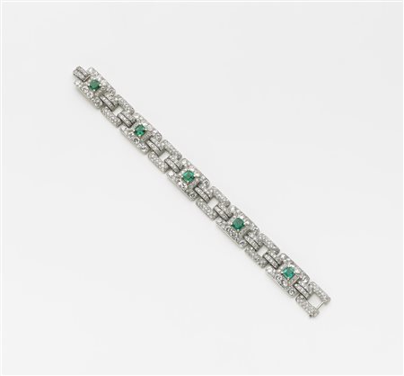 Bracciale a catena modulare in oro bianco con smeraldi e diamanti...