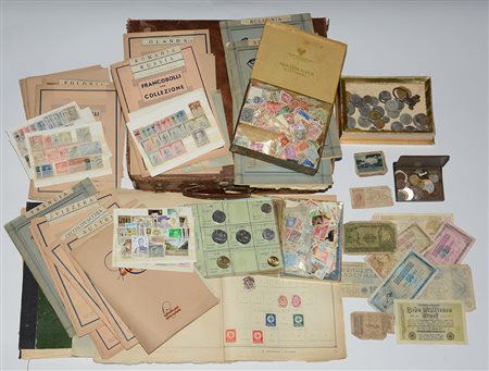 [EUROPA E MONDIALI] Lotto composto da una valigetta contenente numerosi...