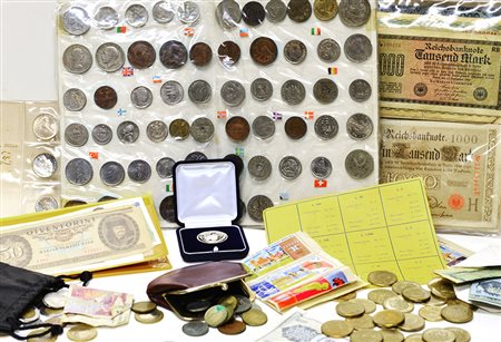 [AREA ITALIANA E MONDIALE] Lotto comprendente varie esemplari, comprese delle...