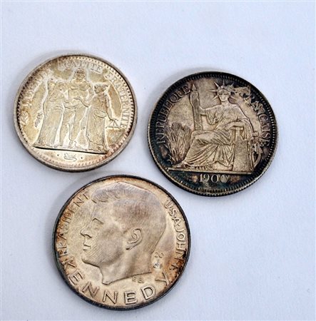 [MONDIALI] Lotto composto da 1 medaglia di Kennedy e due monete francesi.