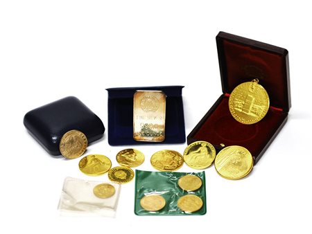 [MONDIALI] Lotto composto da monete d'oro e non, medaglie commemorative e...