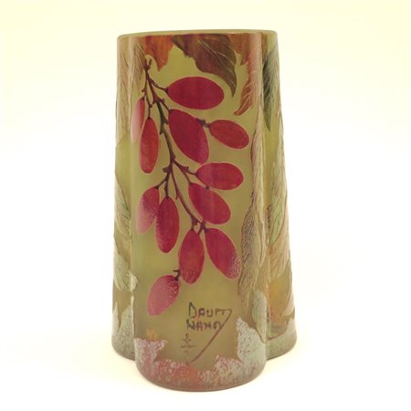 Vaso lobato in vetro intercalaire, decoro con smalti vetrificabili e a...