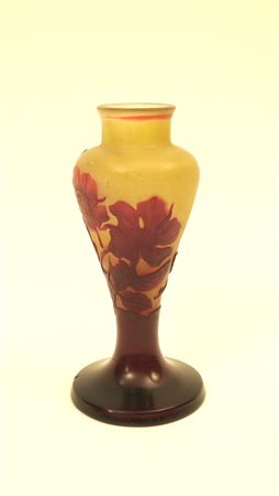 Vaso in vetro cammeo inciso all'acido a firma Gallè cm.26,5x6,5 1920 ca.